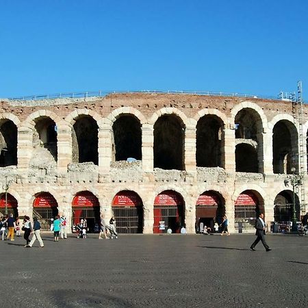 Al Pozzo Dell'Amore Apartment Verona Bagian luar foto